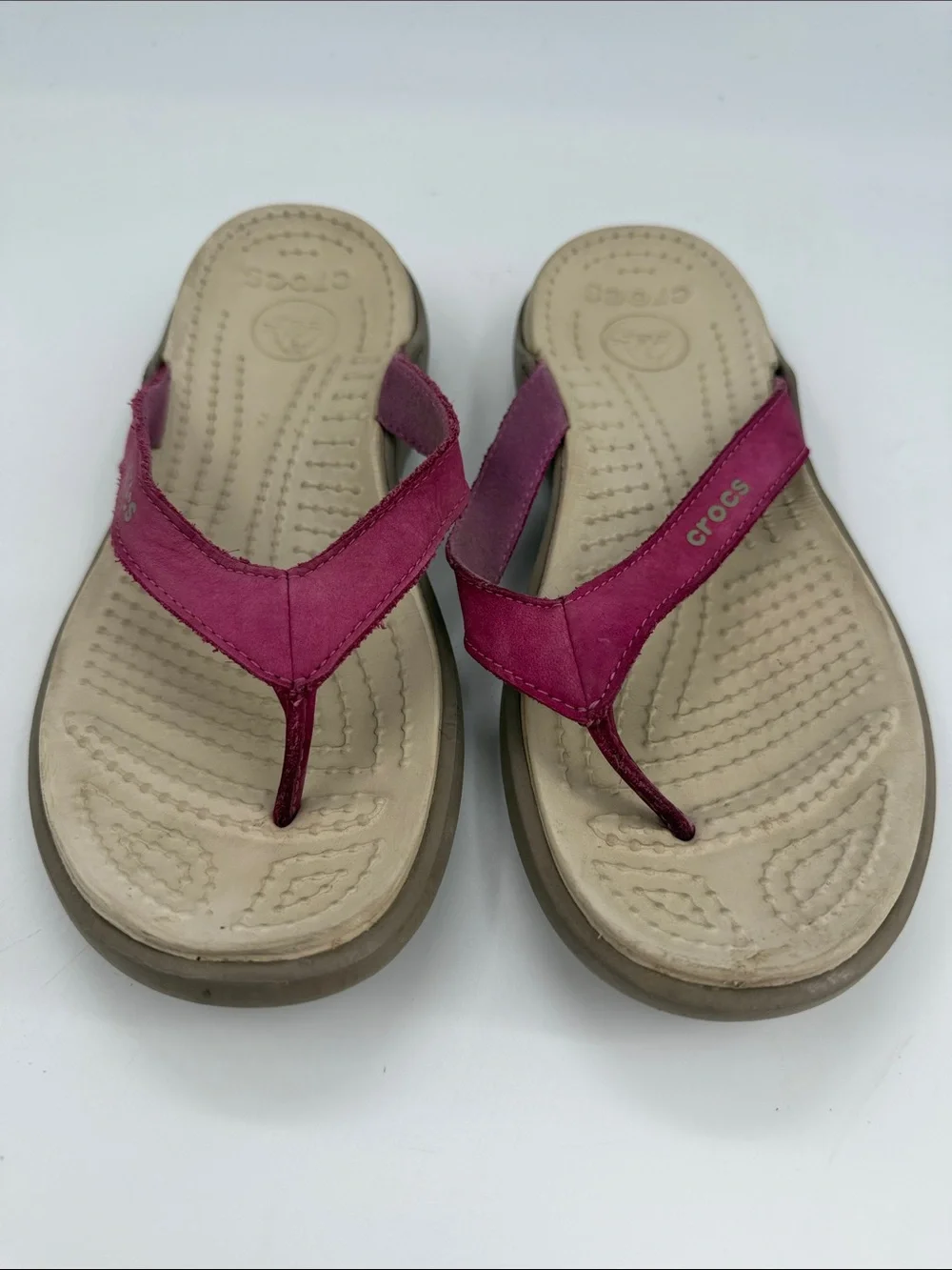 CROCS Capri IV Women's Size 7.0 Fuchsia Suede Cream Footbed